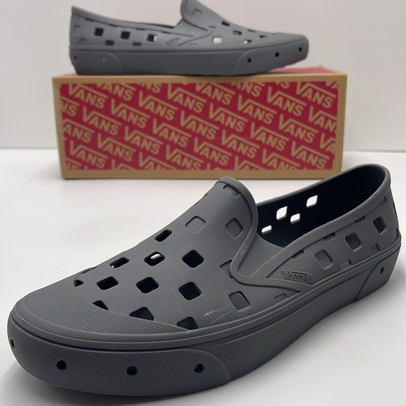 Vans Men’s Slip-On Trk
Pewter
VN0A5HF8PWT
Sneakers - Picture 15 of 16